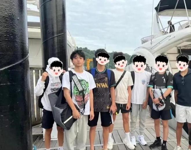 馆看儿子比赛15岁谢振南霸气扣球很帅气！PG电子麻将胡了试玩张柏芝现身上海某体育(图6)